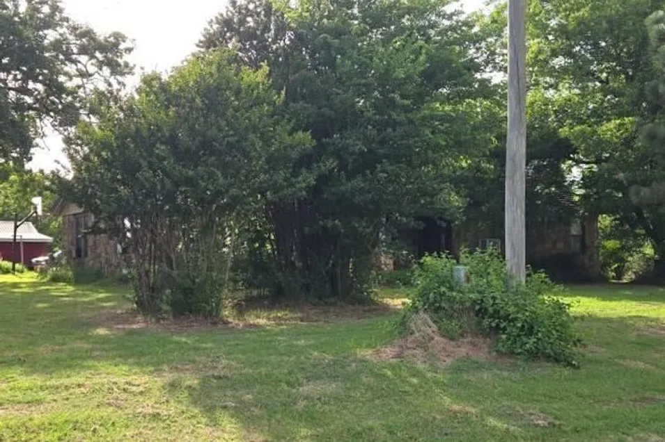 411 S Grand Ave Mannsville, OK 73447, Johnston County