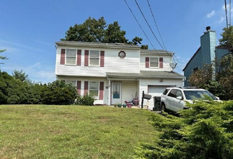 59 E New St Sewaren, NJ 07077, Middlesex County