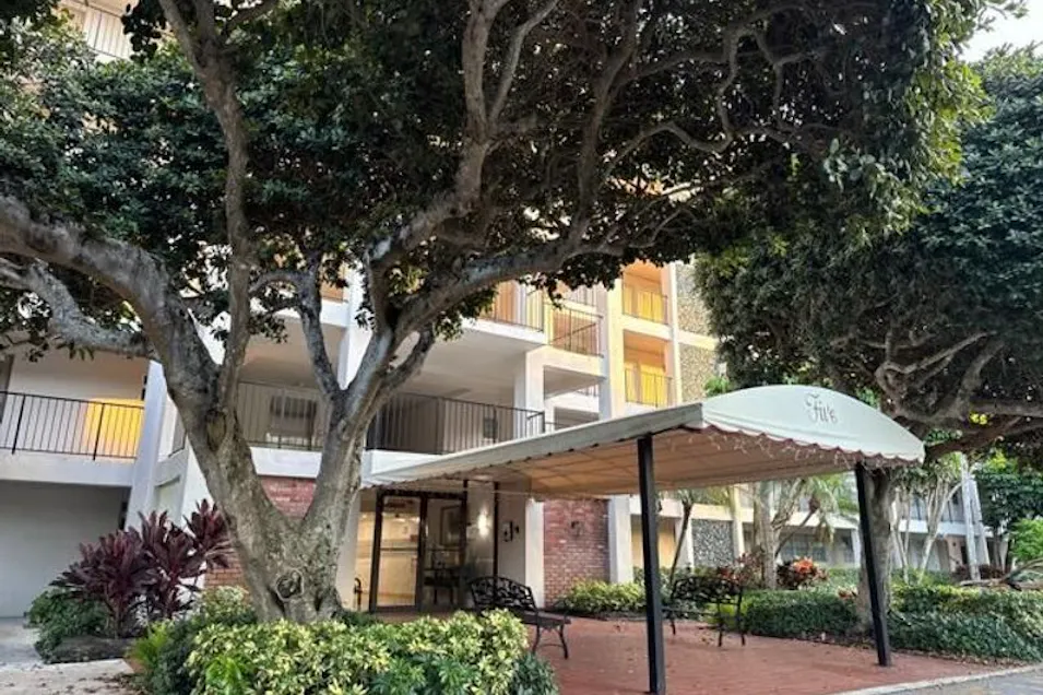 2950 N Palm Aire Dr Apt 501 Pompano Beach, FL 33069, Broward County
