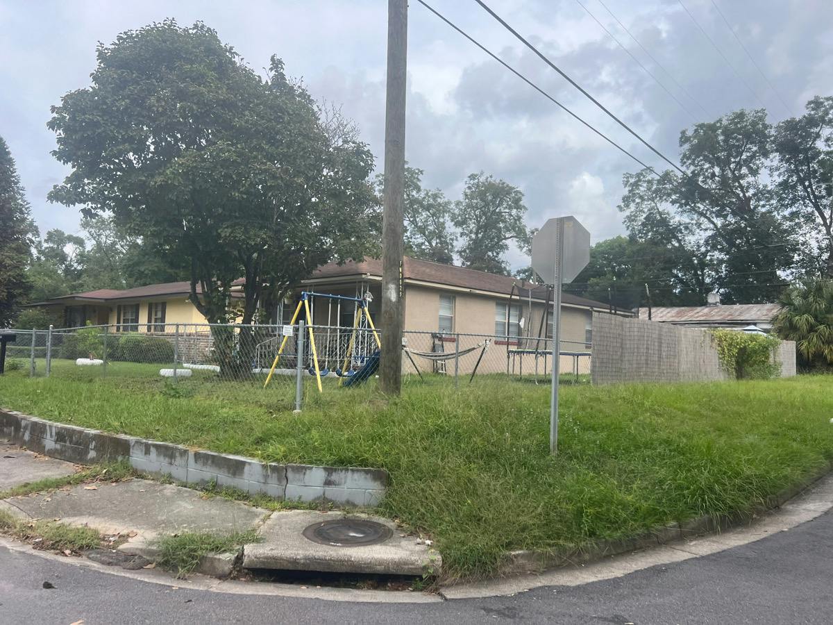 Bowden St, Savannah, GA 31415