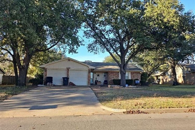 1210 Bradley Dr Cleburne, TX 76033, Johnson County