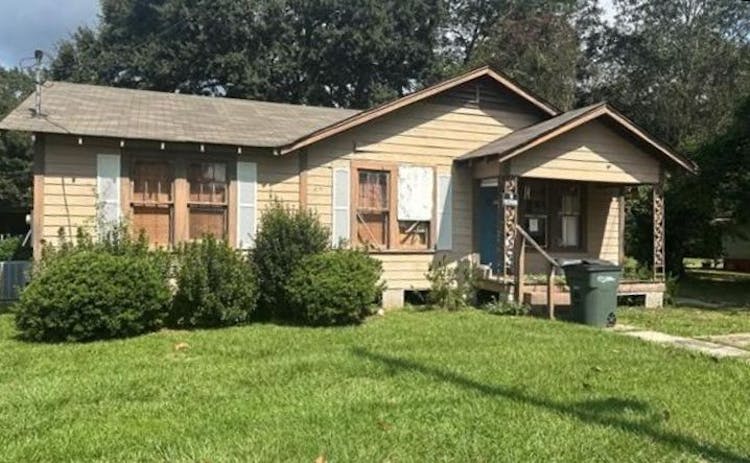 1015 Church St Columbia, MS 39429, Marion County