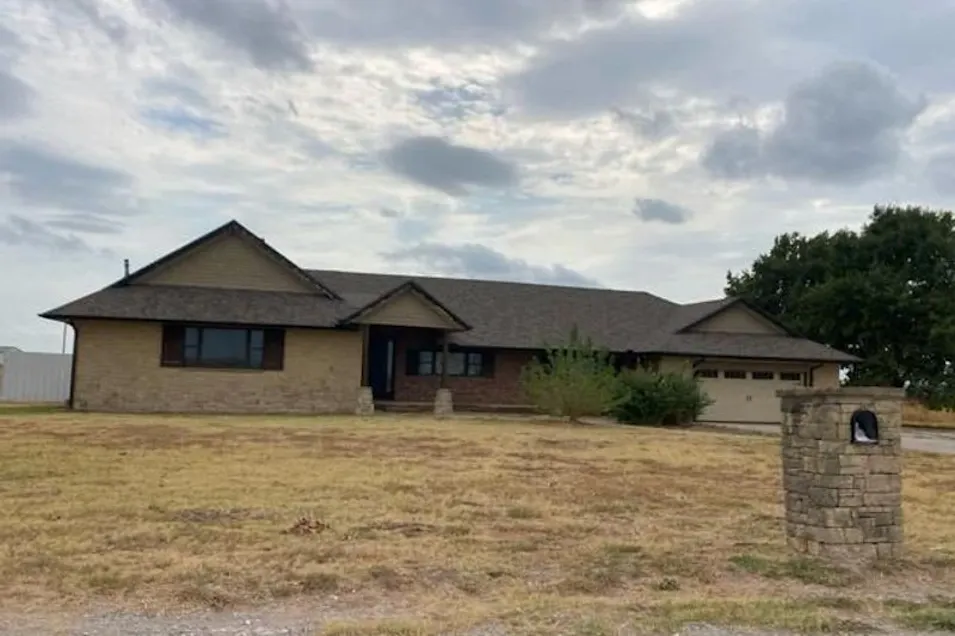 5643 29th St SW El Reno, OK 73036, Canadian County
