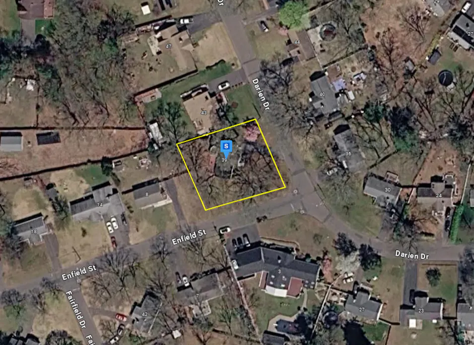 39 Darien Dr Windsor Locks, CT 06096, Hartford County