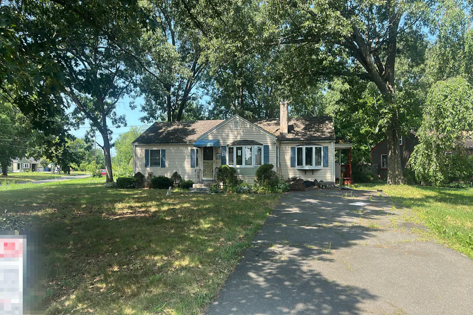 39 Darien Dr Windsor Locks, CT 06096, Hartford County
