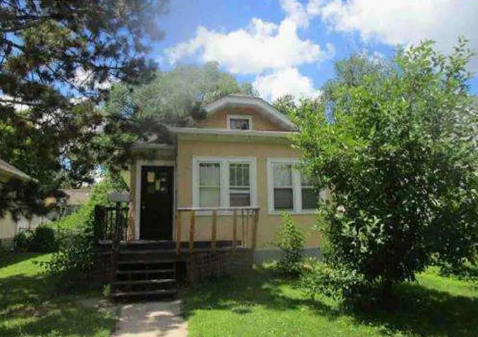 3235 Dupont Ave N Minneapolis, MN 55412, Hennepin County