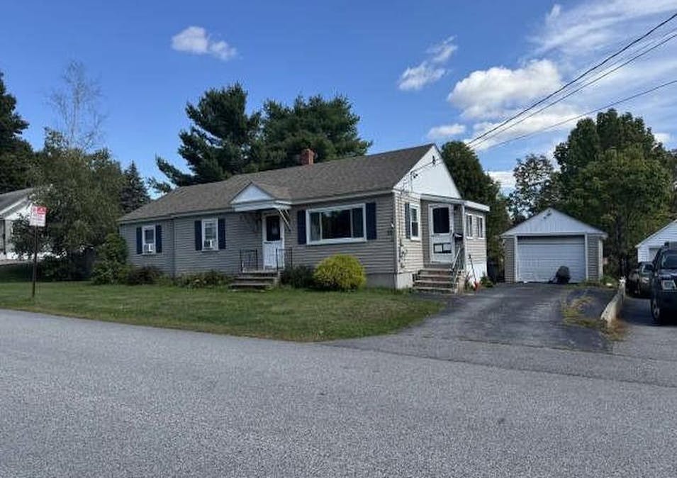 31 Stanley St Lewiston, ME 04240, Androscoggin County