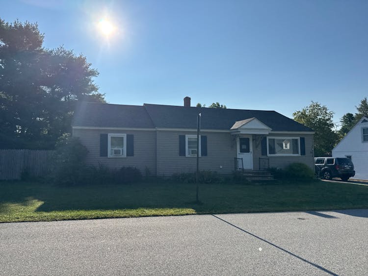 31 Stanley St Lewiston, ME 04240, Androscoggin County