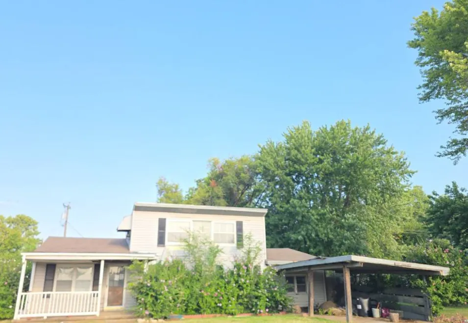 1421 N 1st St. Arkansas City, KS 67005, Cowley County