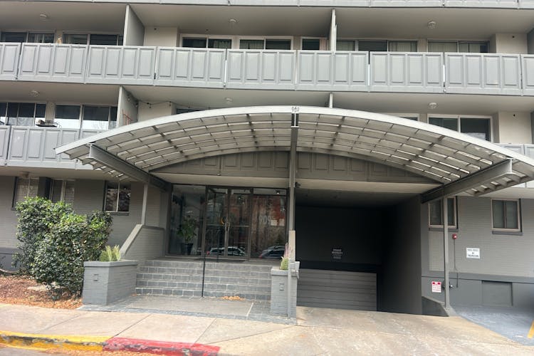 909 N Logan St Apt 2e Denver, CO 80203, Denver County