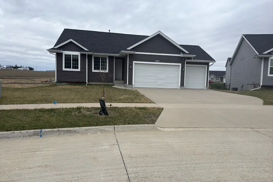 6614 Scarlet Rose Cir SW Cedar Rapids, IA 52404, Linn County