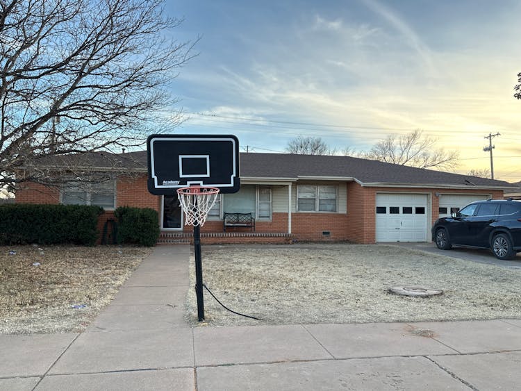 1204 E Buckley St Brownfield, TX 79316, Terry County