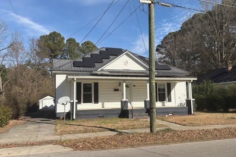 215 E Maple St Mount Olive, NC 28365, Wayne County