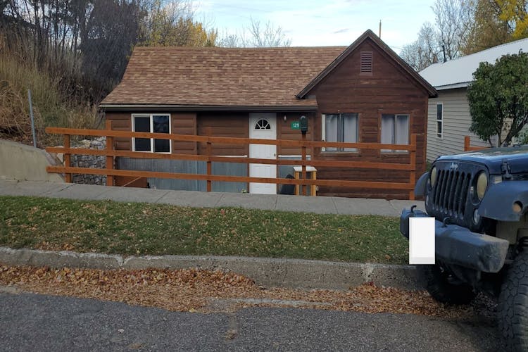 129 S I St Livingston, MT 59047, Park County