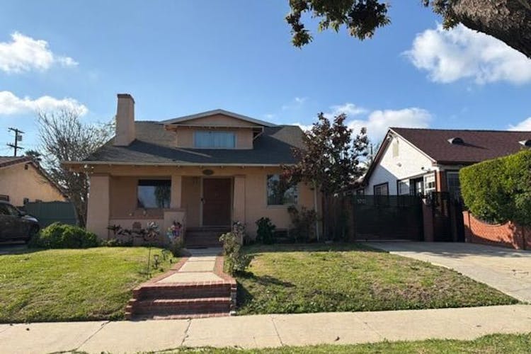 5721 West Blvd Los Angeles, CA 90043, Los Angeles County