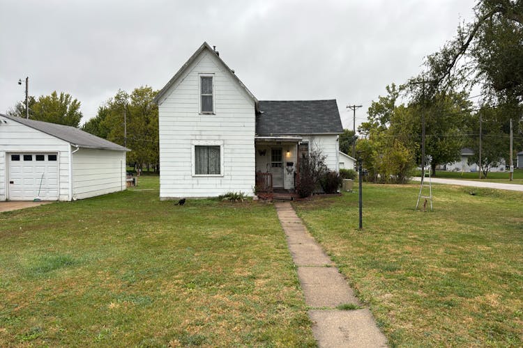 1323 Woodland Avenue Beatrice, NE 68310, Gage County
