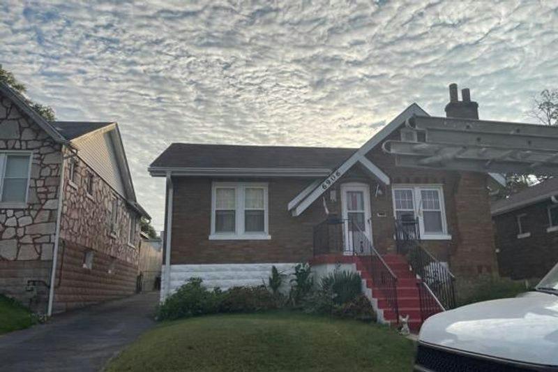 Leedale Dr, Saint Louis, MO 63121