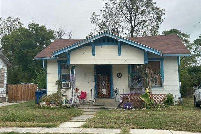Aledo Ct, Louisville, KY 40229