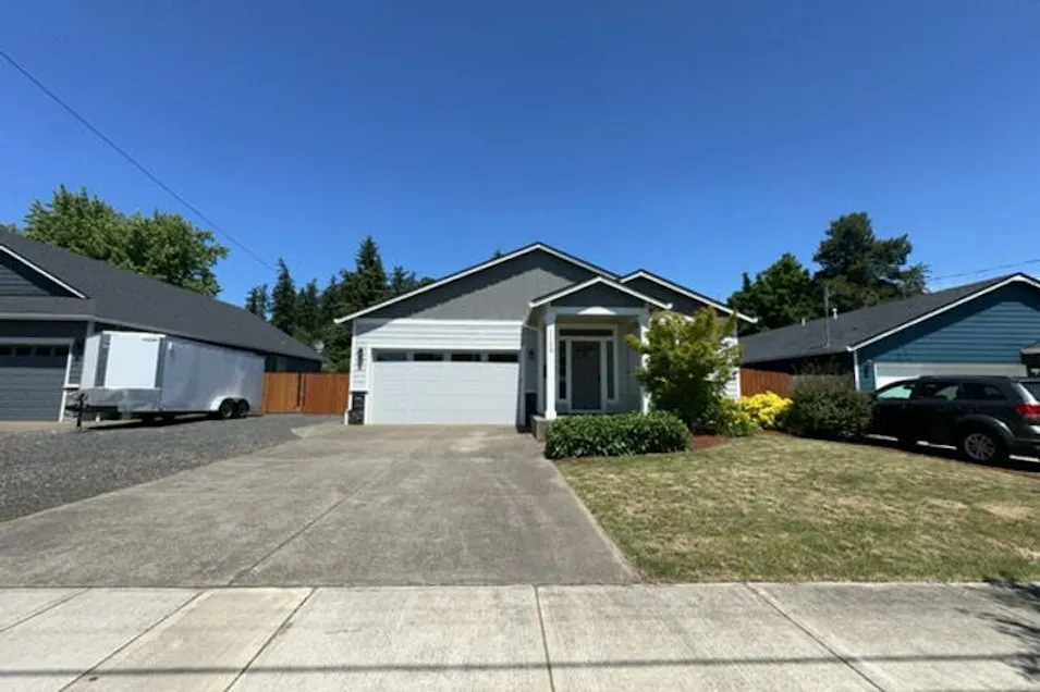 1105 Hardcastle Ave Woodburn, OR 97071, Marion County