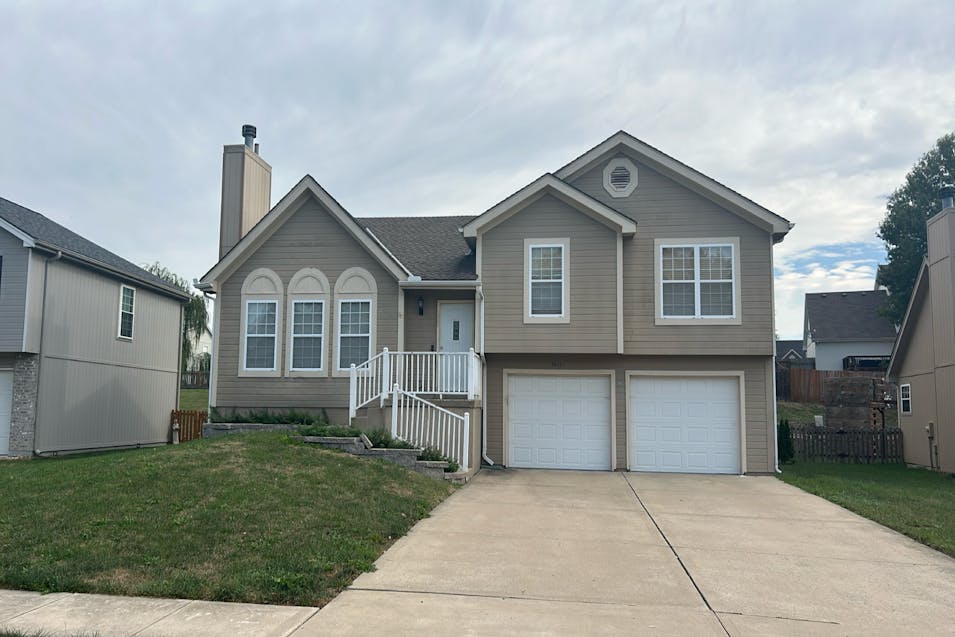 7411 N McKinley Ave Kansas City, MO 64158, Clay County