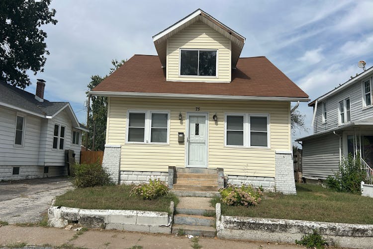 75 Eckhard Avenue Wood River, IL 62095, Madison County