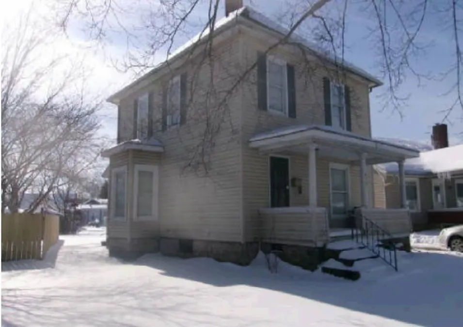 437 E State St Newcomerstown, OH 43832, Tuscarawas County