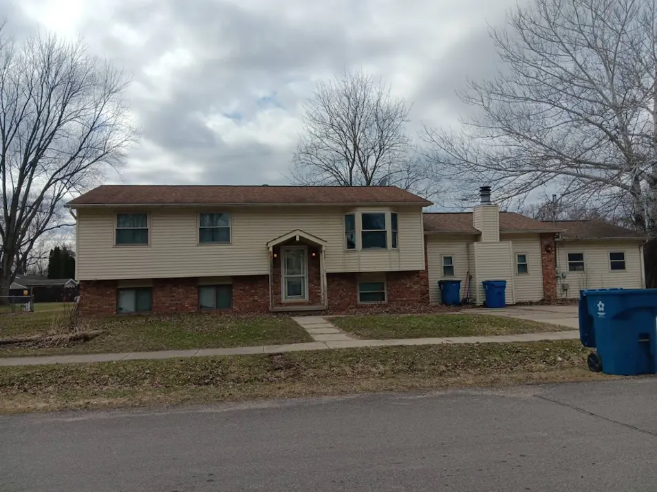 207 Elizabeth St Montrose, MI 48457, Genesee County