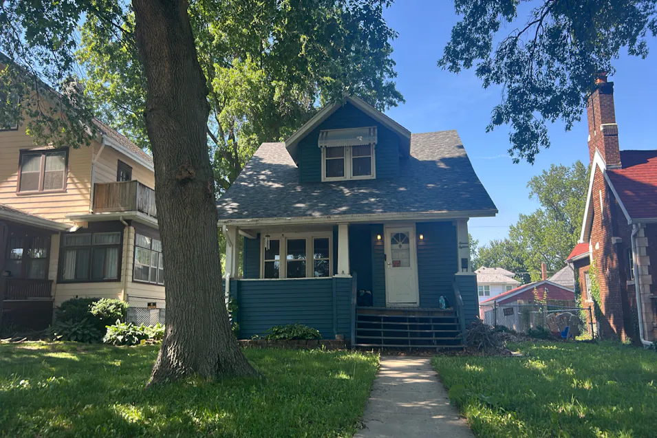 1118w 16th St Davenport, IA 52804, Scott County