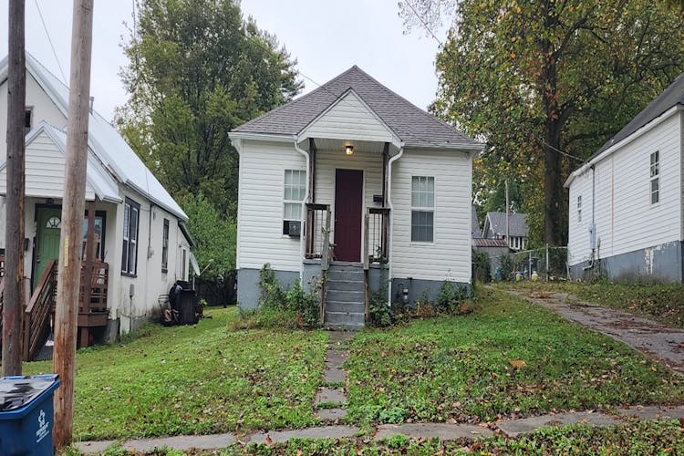 115 S Ripley St Neosho, MO 64850, Newton County