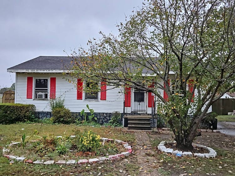 424 W Iron Banks Charleston, MO 63834, Mississippi County