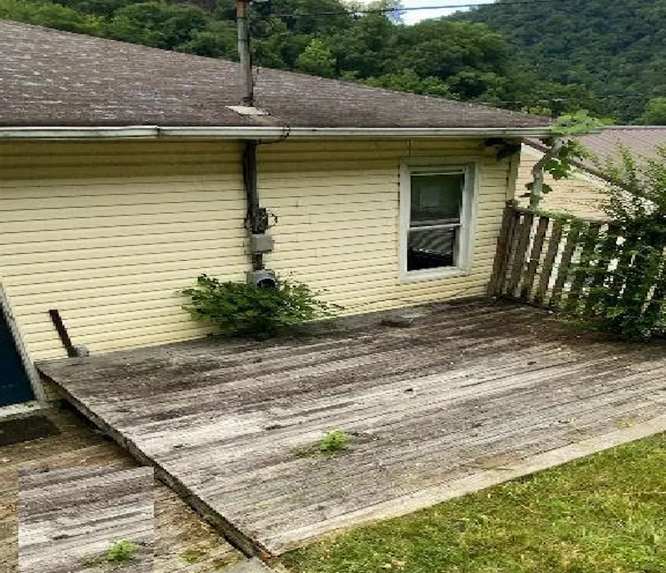 1114 Russell Hill St Grundy, VA 24614, Buchanan County
