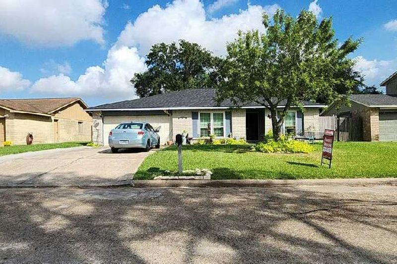 Sparrow St, LA Porte, TX 77571