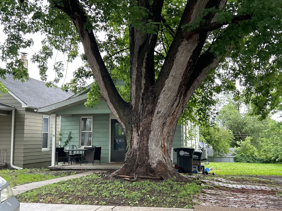 3025 S 19th St Omaha, NE 68108, Douglas County