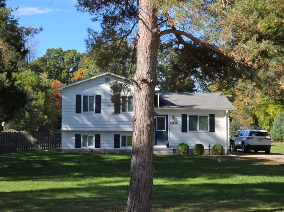 2531 Lisa Dr Columbiaville, MI 48421, Lapeer County