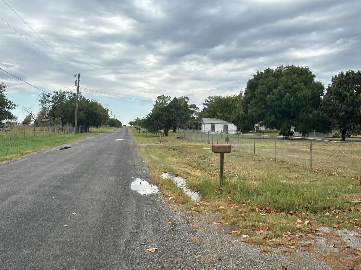 South Boundary St, Walters, OK 73572