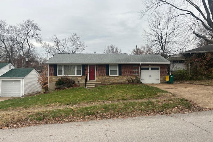 10106 Cabot Dr Saint Louis, MO 63137, St. Louis County