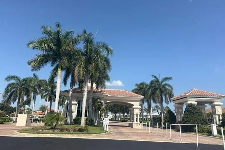 3003 Lake Manatee Ct Cape Coral, FL 33909, Lee County