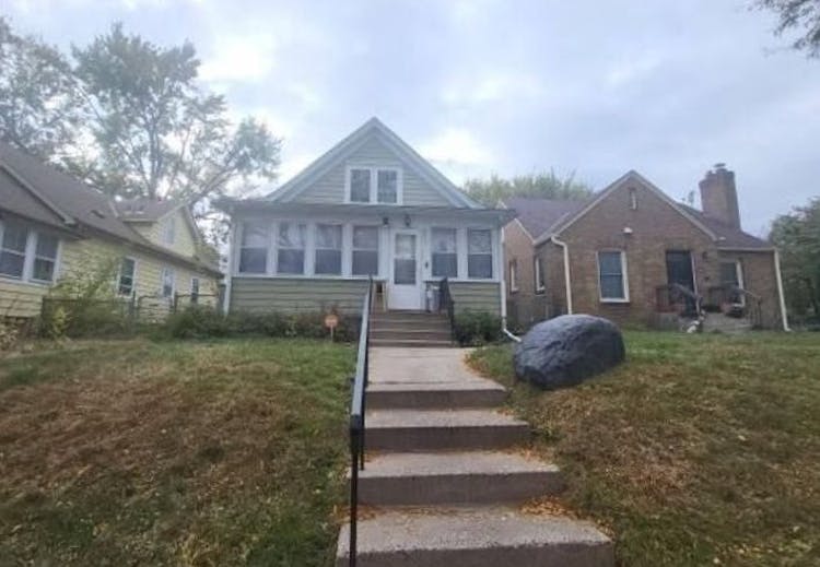 2955 Queen Ave N Minneapolis, MN 55411, Hennepin County