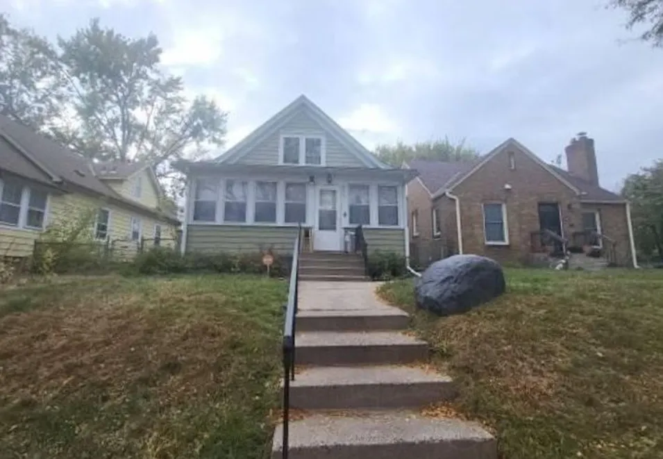 2955 Queen Ave N Minneapolis, MN 55411, Hennepin County