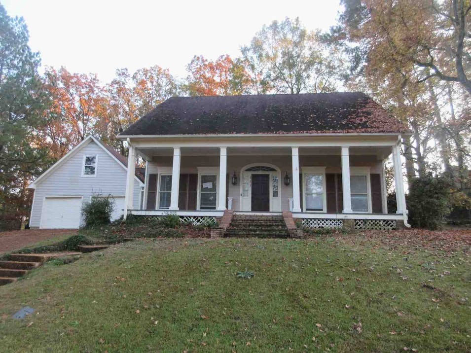 111 Newport Cir Clinton, MS 39056, Hinds County