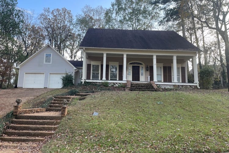 111 Newport Circle Clinton, MS 39056, Hinds (1st District - Jackson) County