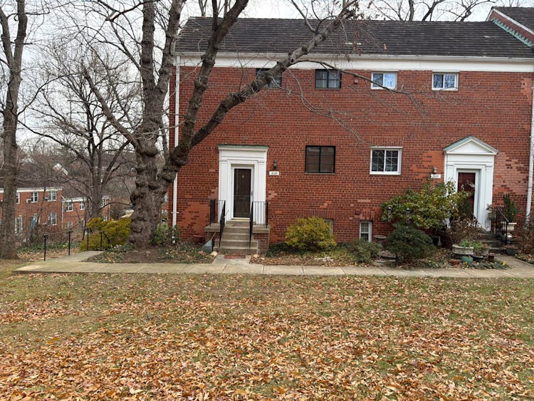 3129 Martha Custis Dr Alexandria, VA 22302, Alexandria County