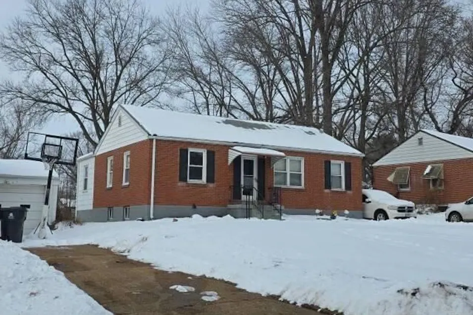 4 Saint Martha Ct Florissant, MO 63031, St. Louis County