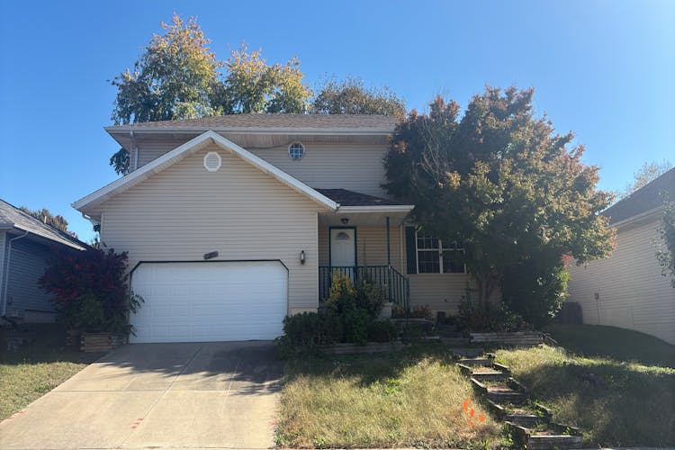 5562 S Burrows Ave Springfield, MO 65810, Greene County
