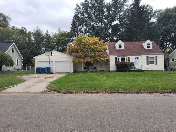 206 Pleasantview Dr Battle Creek, MI 49017, Calhoun County