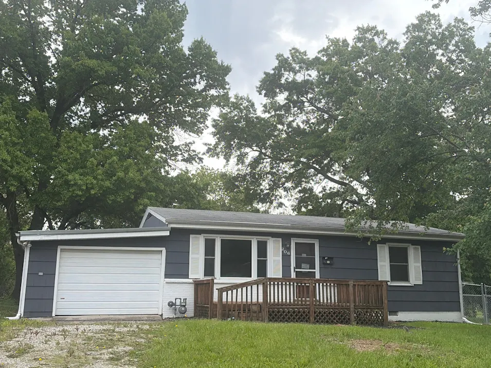 206 S Madison Ave Knob Noster, MO 65336, Johnson County