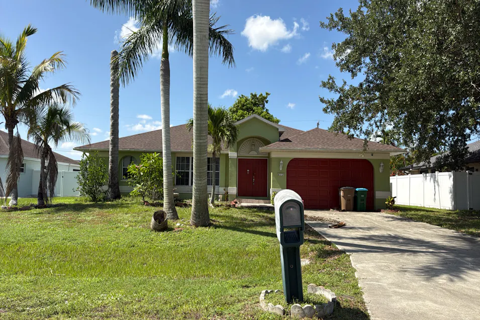 612 SE 31st Ter Cape Coral, FL 33904, Lee County