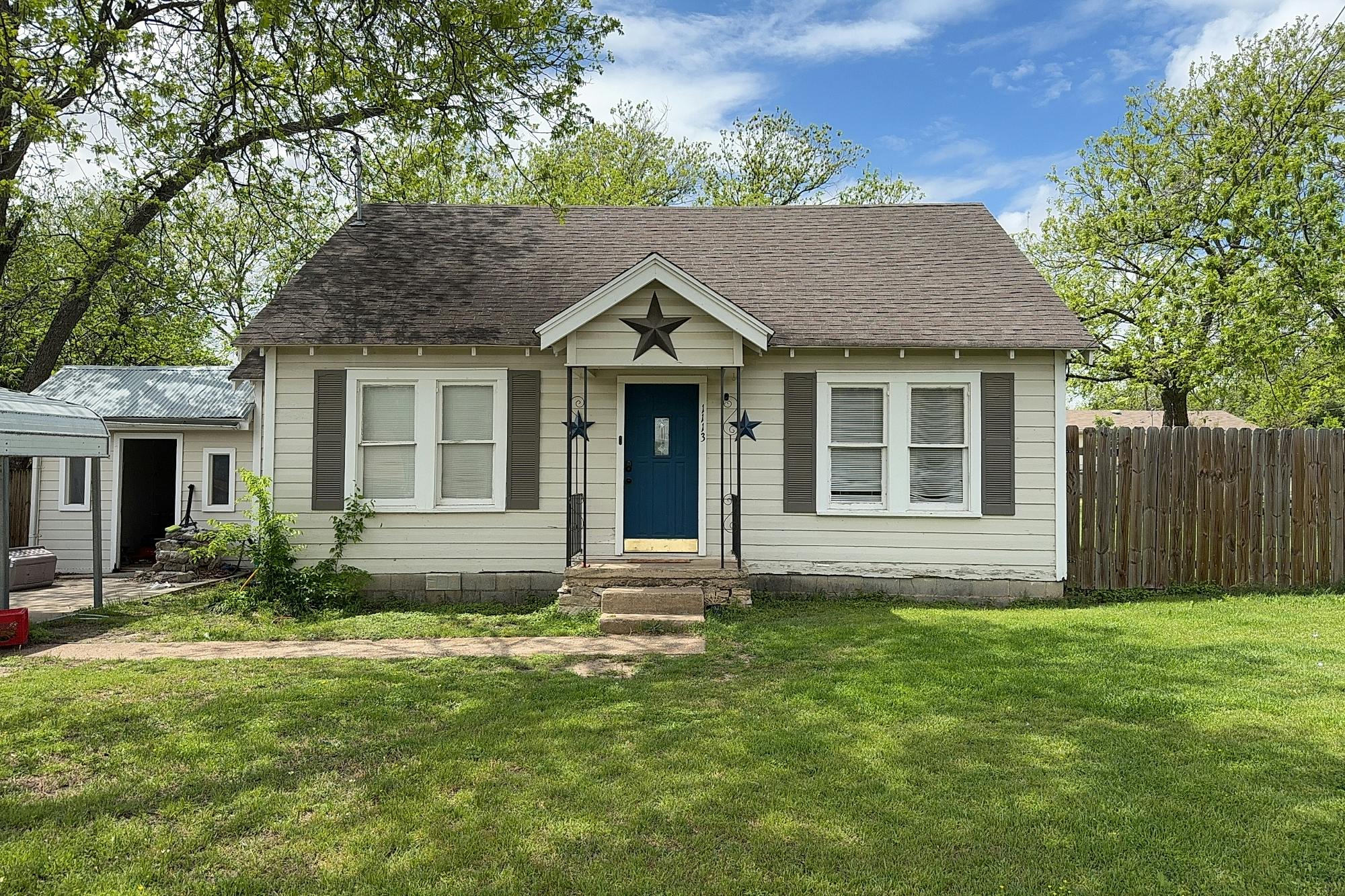 Lane St, Comanche, TX 76442