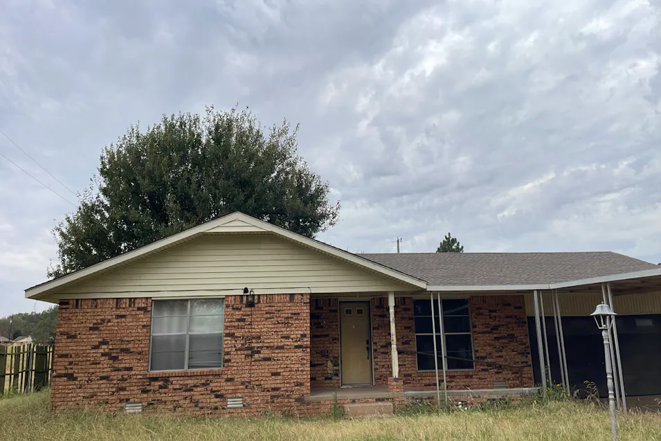 709 Elm Ave Geary, OK 73040, Blaine County