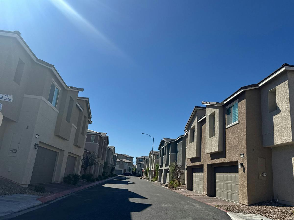 Hemi Orange Ave, North Las Vegas, NV 89086
